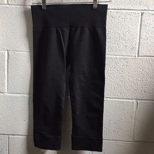 lululemon athletica Pants - Lululemon charcoal crop legging, sz 6, 58887 lululemon athletica Pants - Lululemon charcoal crop legging, sz 6, 58887